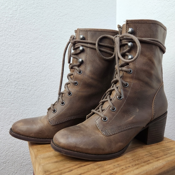 Boots - Picture 6 of 10